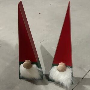 NWT Set of 2 Red and Green Wooden Gnomes